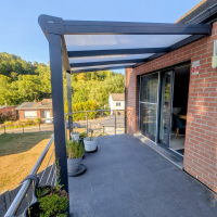 Pergola en aluminium et polycarbonate opalin : installation sur terrasse à Fléron