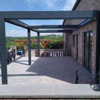 Installation d'une double pergola bioclimatique OPEN