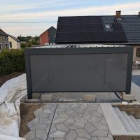 Réalisation à Soumagne : Une pergola bioclimatique pour un espace piscine moderne
