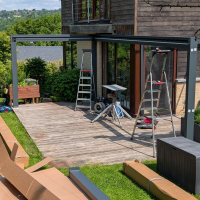 Installation d'une pergola bioclimatique IZI à Aywaille