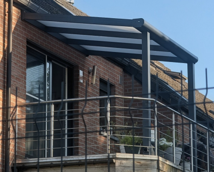 Pergola en aluminium et polycarbonate opalin : installation sur terrasse à Fléron