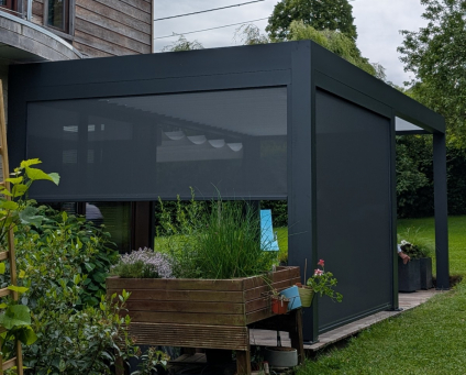 Installation d'une pergola bioclimatique IZI à Aywaille
