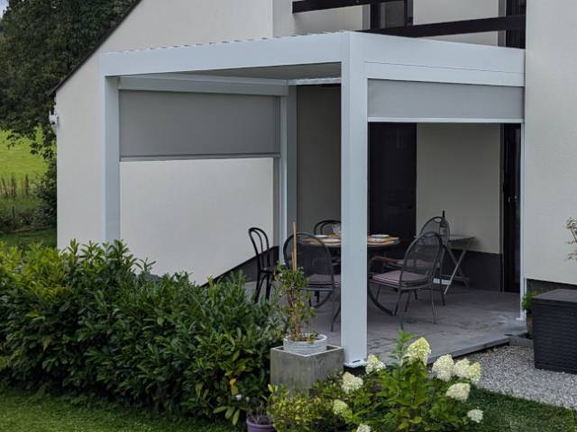 Un havre de paix sublimé par une pergola bioclimatique à Pepinster