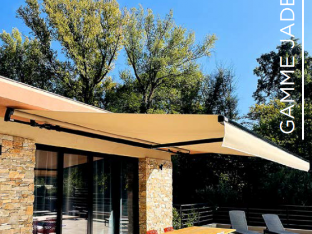 Profitez de l'été sans attendre : stores bannes et pergolas en stock à prix bradés !