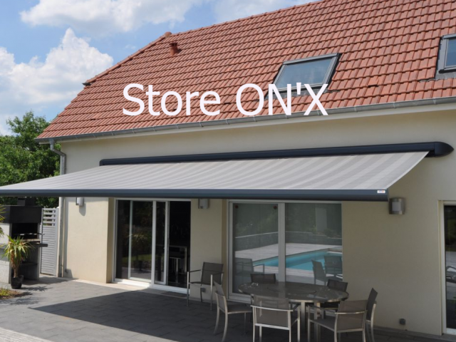 Profitez de l'été sans attendre : stores bannes et pergolas en stock à prix bradés !