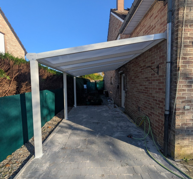 Élégance Discrète d'un Carport Aluminium et Polycarbonate Opale à Boncelles