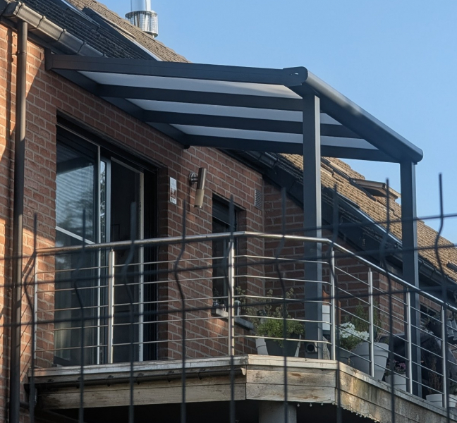 Pergola en aluminium et polycarbonate opalin : installation sur terrasse à Fléron