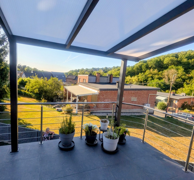 Pergola en aluminium et polycarbonate opalin : installation sur terrasse à Fléron