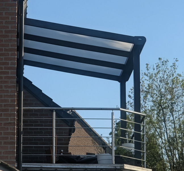 Pergola en aluminium et polycarbonate opalin : installation sur terrasse à Fléron